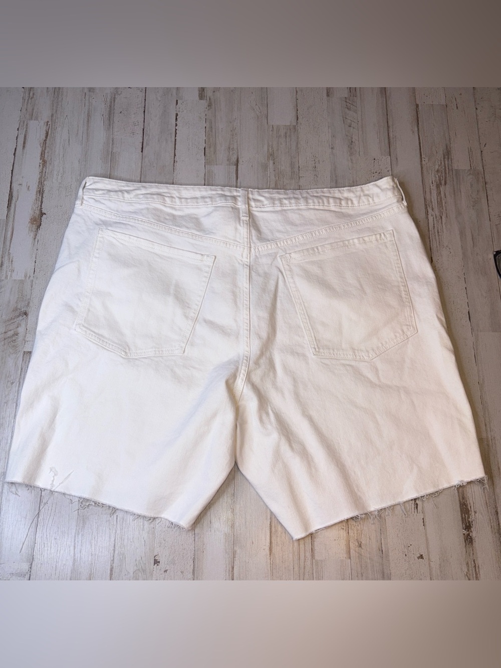 Old Navy High-rise O.G. Straight white denim shorts plus size 24 - Picture 10 of 14